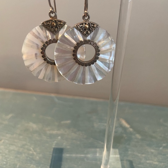 BEAUTIFUL MOTHER OF PEARL WITH STERLING ACCENT DROP HOOP EARRINGS - Picture 2 of 7